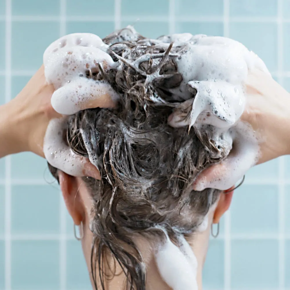 L'huile de CBD a-t-elle un bienfait pour les cheveux ? — illustration