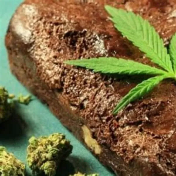 Space cake au CBD : Voyagez vers la détente sans quitter votre canapé
